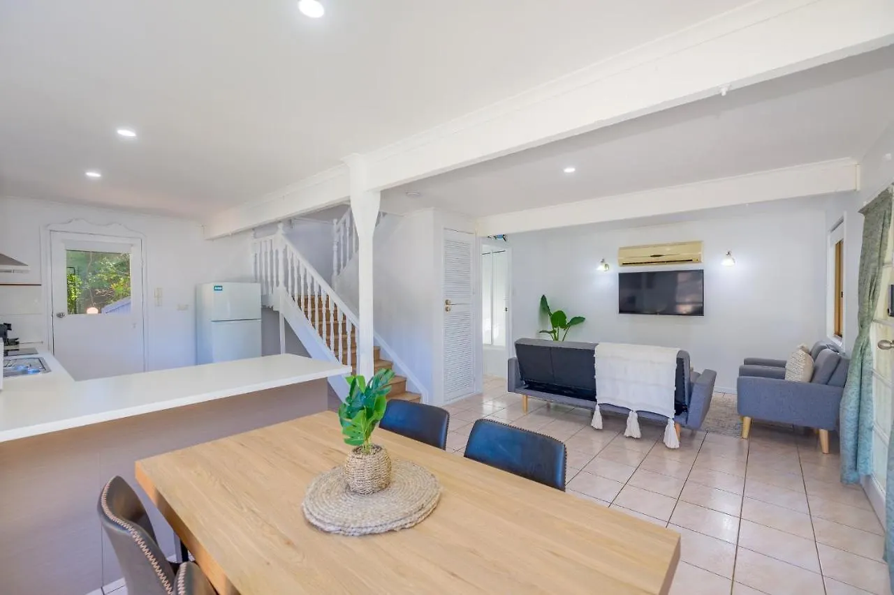 The Cedar Cottage Eagle Heights Holiday home