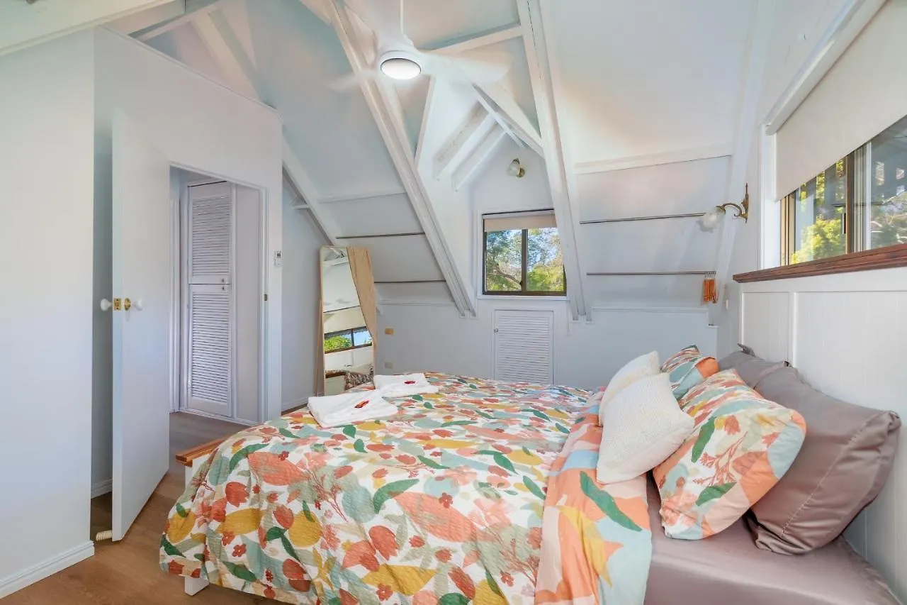 The Cedar Cottage Eagle Heights 0*,  Australia