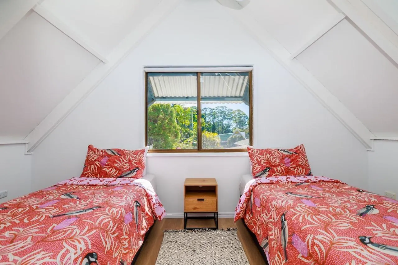 The Cedar Cottage Eagle Heights Holiday home